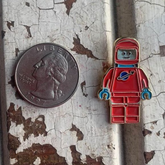 New lego mini figure inspired space man enamel pin - Picture 2 of 3
